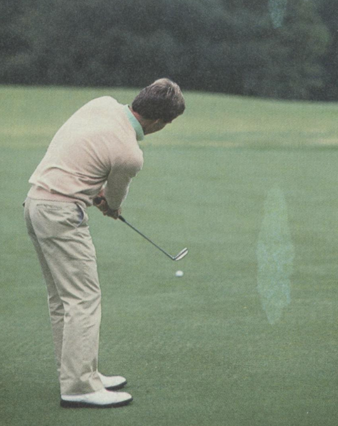 ben crenshaw hits a putt